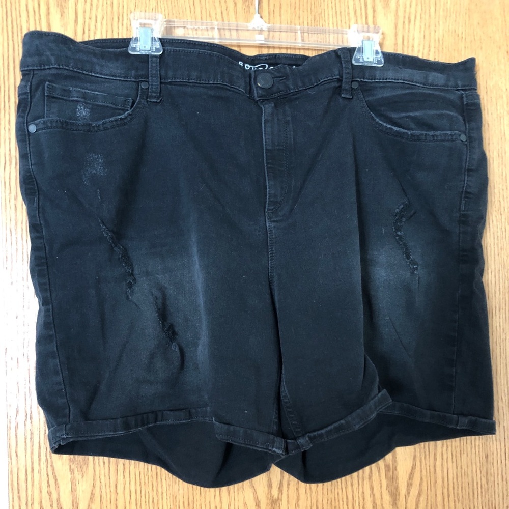 Boutique plus size black jean shorts